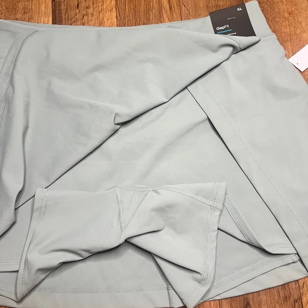GapFit NWT sage skort sage green XL